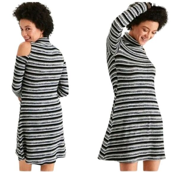 Womens AEO Soft & Sexy Dress Plush Cold Shoulder Turtleneck Blk Stripe XS Short - Picture 1 of 6